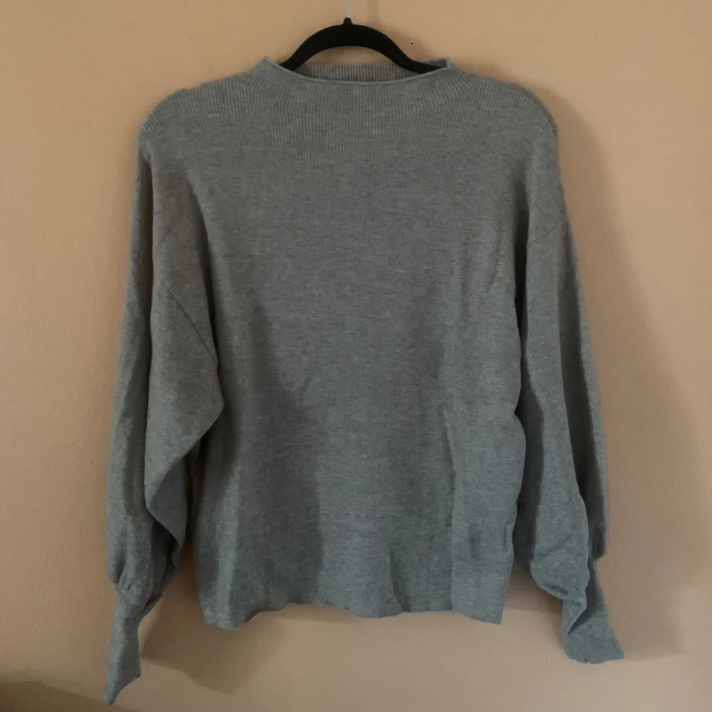 Mango Sweater 🧶 - Picture 2 of 5